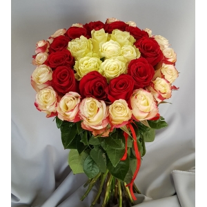 Купить охапку из 37 роз в Владивостоке