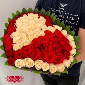 Купить букет в виде сердца из белых и красных роз в Владивостоке