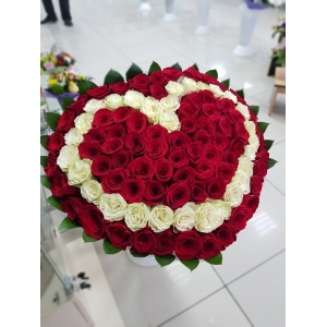Купить букет из роз в виде сердца в Владивостоке