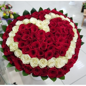 Купить букет из роз в виде сердца в Владивостоке