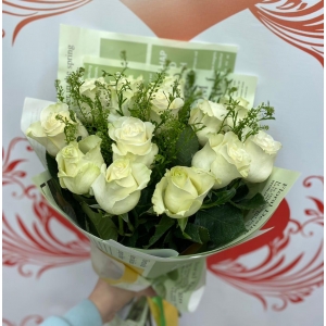 Купить букет из 15 белых роз с доставкой в Владивостоке