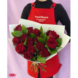 Купить букет из 15 бордовых роз с доставкой в Владивостоке