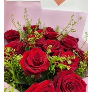 Купить букет из 17 красных роз с доставкой в Владивостоке