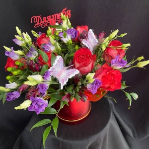 Купить коробку цветов «Грация» с доставкой в Владивостоке