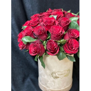 Купить коробку цветов «Любовное послание» с доставкой в Владивостоке