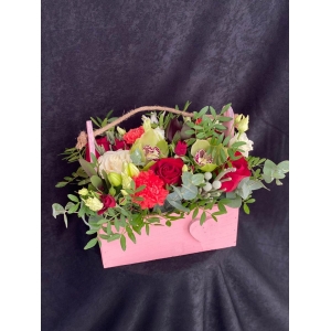 Купить коробку цветов «Радость» с доставкой в Владивостоке