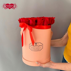 Купить коробку с 25 красными розами в Владивостоке