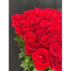Купить розу Эксплорер метровая с доставкой в Владивостоке