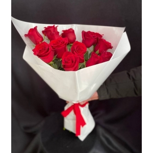 Купить охапку из 13 роз с доставкой в Владивостоке