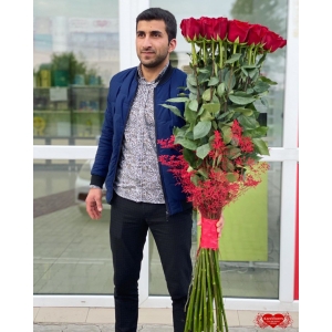 Купить охапку из метровых роз с доставкой в Владивостоке