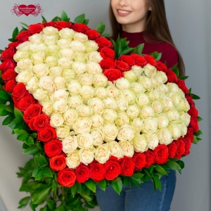 Купить охапку роз в виде сердца №2 в Владивостоке