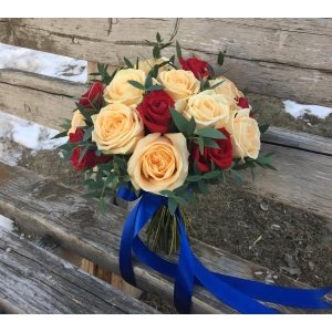 Купить свадебный букет из роз в Владивостоке