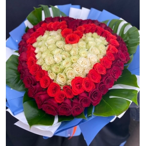 Купить букет-охапку роз в виде сердца с доставкой в Владивостоке