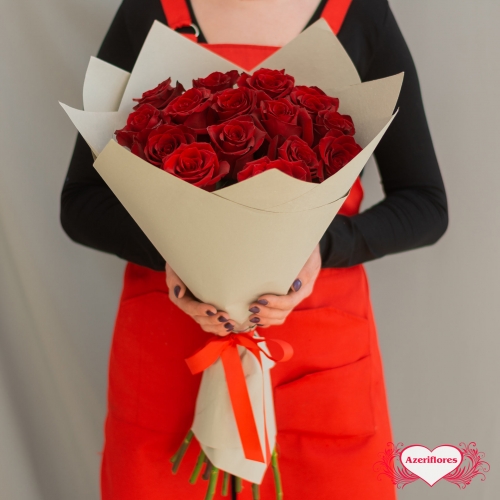 Купить букет из 15 красных роз в Владивостоке