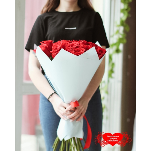 Купить букет из 25 красных роз в Владивостоке