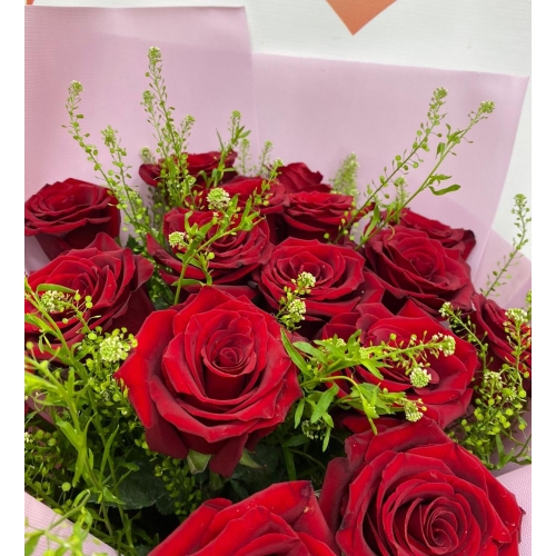 Купить букет из 17 красных роз с доставкой в Владивостоке