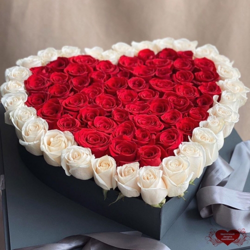 Купить цветы в коробке в форме сердца с доставкой в Владивостоке