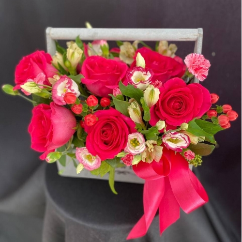 Купить коробку цветов «Трепетная любовь» с доставкой в Владивостоке