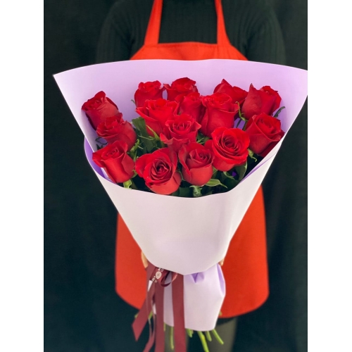 Купить охапку из 13 роз с доставкой в Владивостоке