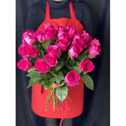 Купить охапку из 25 роз с доставкой в Владивостоке