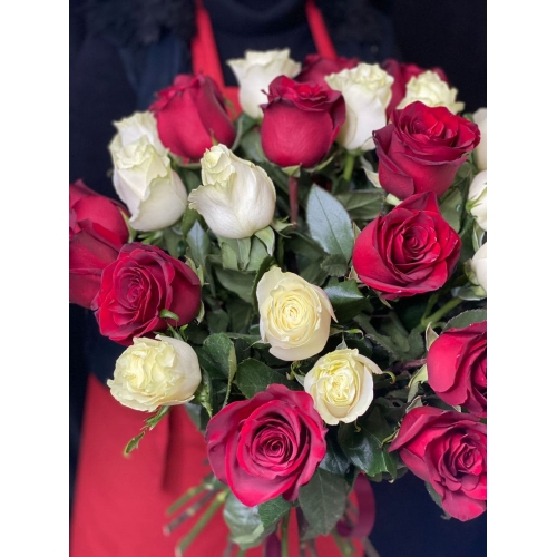 Купить охапку из 41 розы с доставкой в Владивостоке