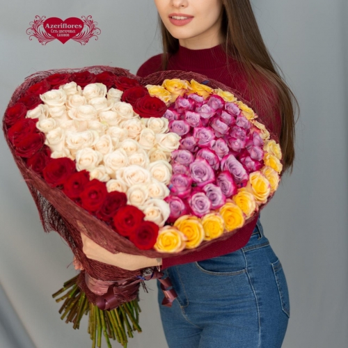 Купить охапку роз в виде сердца из двух половинок в Владивостоке
