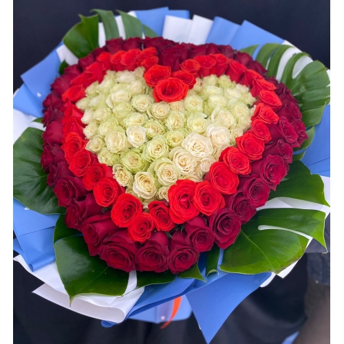 Купить букет-охапку роз в виде сердца с доставкой в Владивостоке